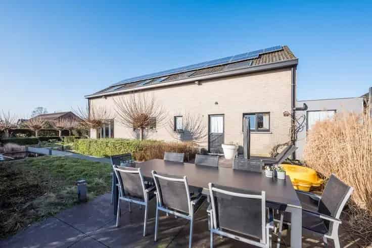 Huis Te Koop Sinaai: 4 Slaapkamers, Tuin, 23 Zonnepanelen