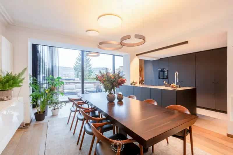 Prachtige bel-étage met 4 slaapkamers en een eigen lift