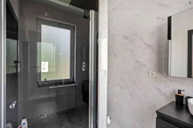 Gerenoveerde beletage (111 m²), ideaal als starterswoning