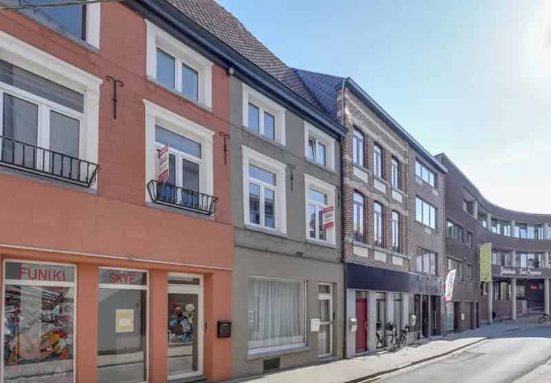Ruime, te renoveren stadswoning