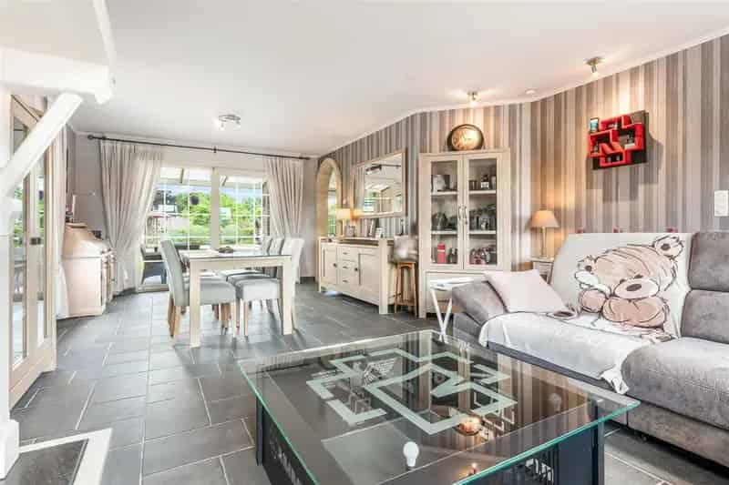 Energiezuinige woning met zwembad en garage