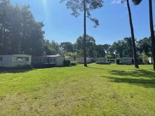 Stacaravan C 0406 te Zilverstrand voor 8 personen met tuinhuis en terras.