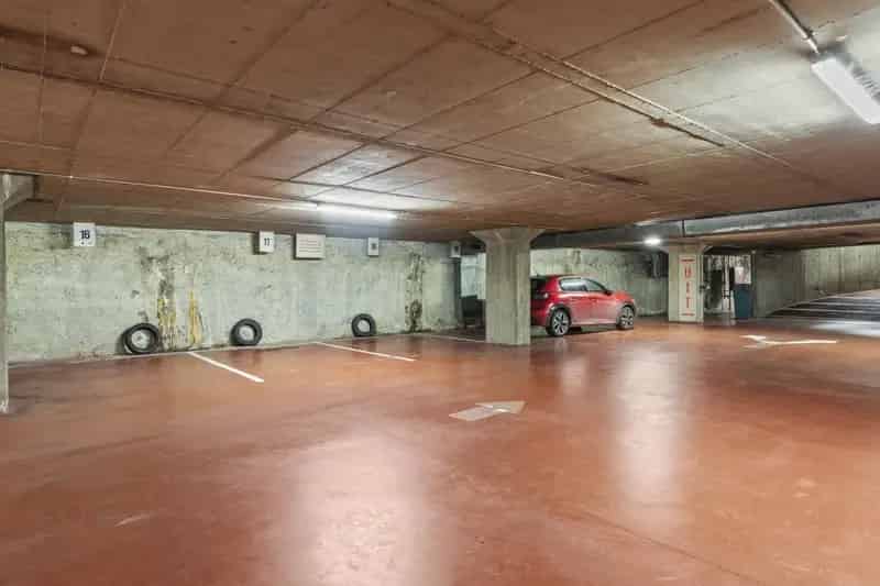 Gelijkvloerse autostaanplaats vlakbij Grote Markt in Sint-Niklaas