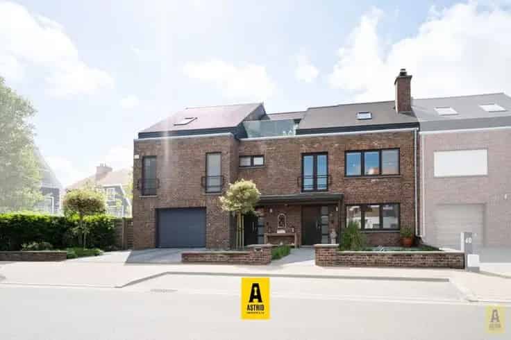 Huis Te Koop De Haan: Ruime Dokterswoning Nabij Strand
