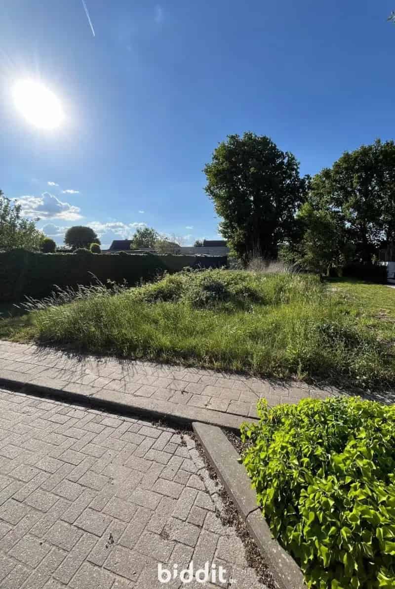 Bouwgrond voor halfopen bebouwing op perceel van 564 m²
