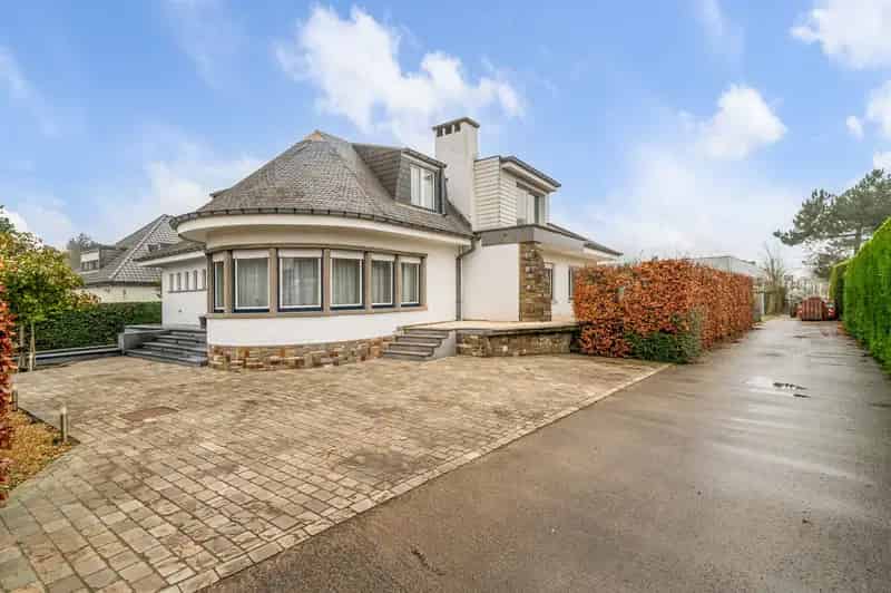 Statige villa: 6 slpk’s met tuin & praktische loods !
