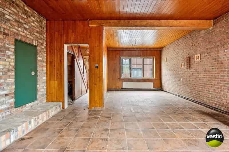 TE STRIPPEN WONING OP 5ARE NABIJ BILZEN CENTRUM