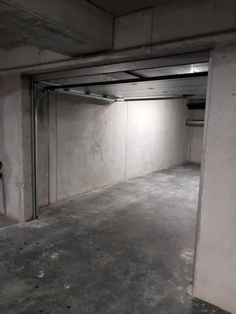 TE HUUR: Ruime ondergrondse garagebox in residentie Hélène te Dadizele