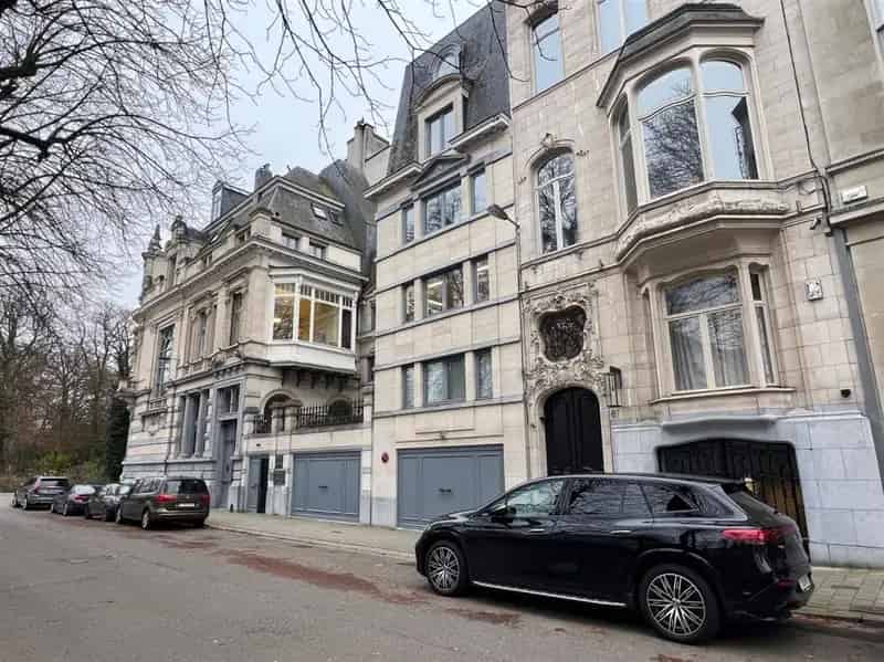 Kantoren in herenhuis vlakbij stadspark te Antwerpen
