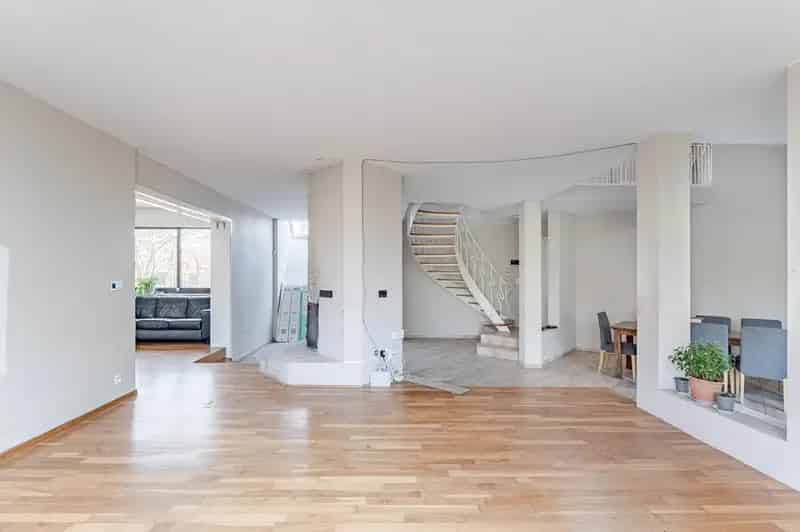 Unieke villa op ruim perceel van 5361 m²