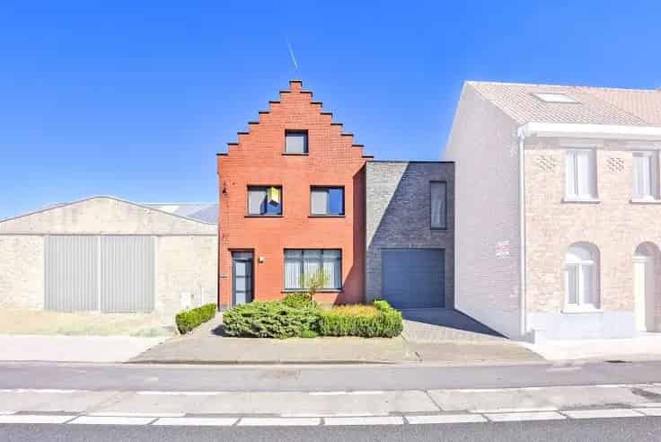 Gerenoveerde woning 4 5 slaapkamers 2 garages Diksmuide