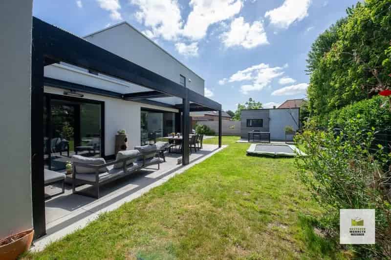 Exclusieve moderne en energiezuinige villa op 950m2 te centrum Wingene