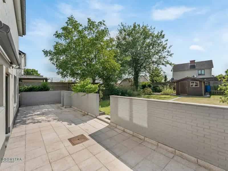 Te renoveren huis met 4 slaapkamers en garage te Putte