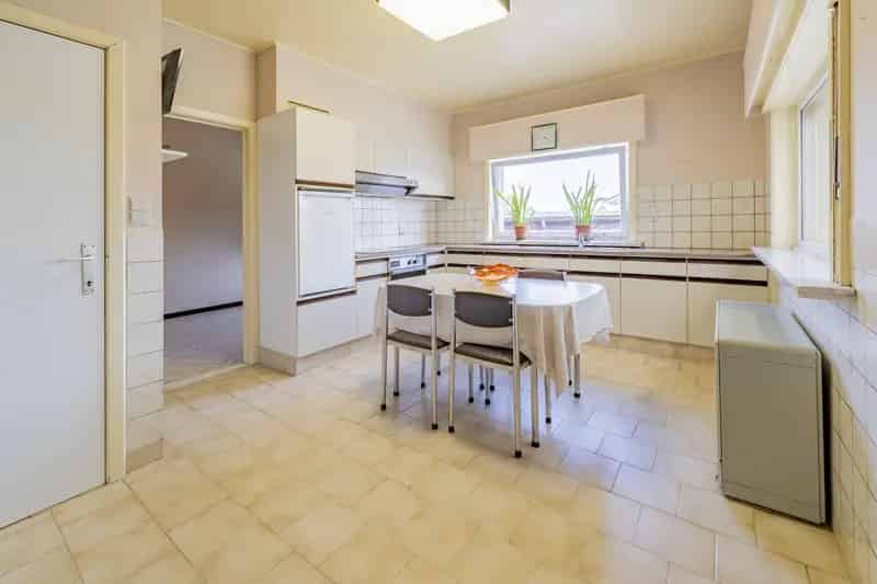 Te renoveren open bebouwing met kelder & garage in een rustige wijk nabij centrum Maldegem