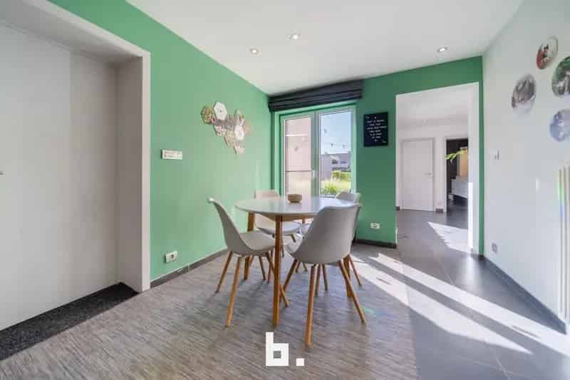 Zeer centraal gelegen woning met garage en zeer ruime tuin op 464 m²