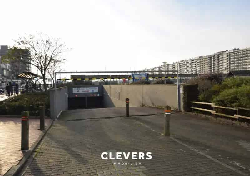 Grote Garagebox te Leopoldpark Nabij Jachthaven