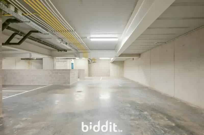 LOT 4 - RUIME AUTOSTAANPLAATS
