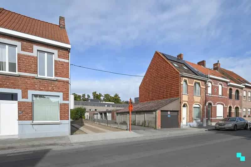 Garagecomplex (17 boxen) op gunstige locatie nabij Frunpark