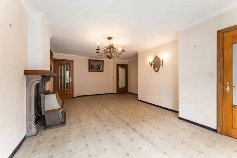 Ruime totaal te renoveren woning met potentieel in hartje Kortrijk