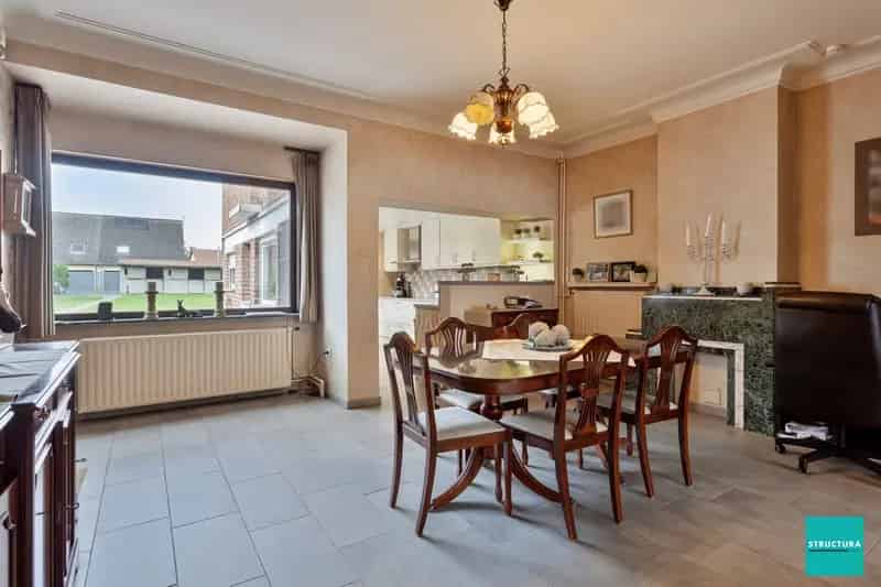 Woning met handelsruimte op commerciële topligging te Mazenzele