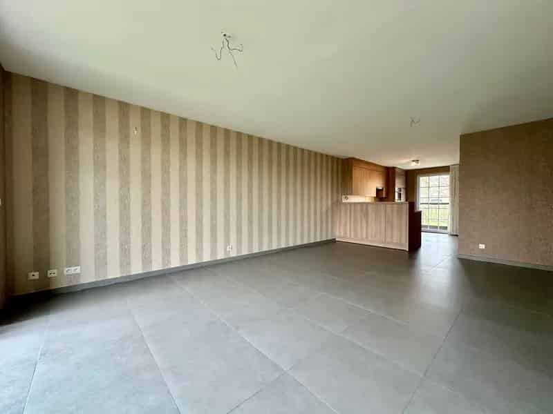 BEZOEKMOMENT ZATERDAG 17/05 | Riant gelijkvloersappartement met 2 slaapkamers en garage te huur in Kaprijke-centrum.