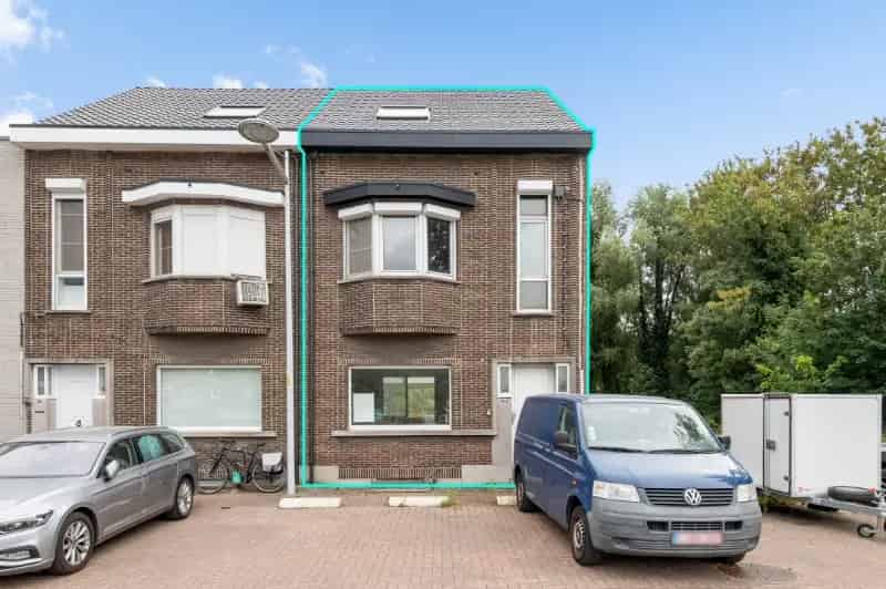 Uniek te renoveren pareltje gelegen aan de jachthaven van Klein-Willebroek