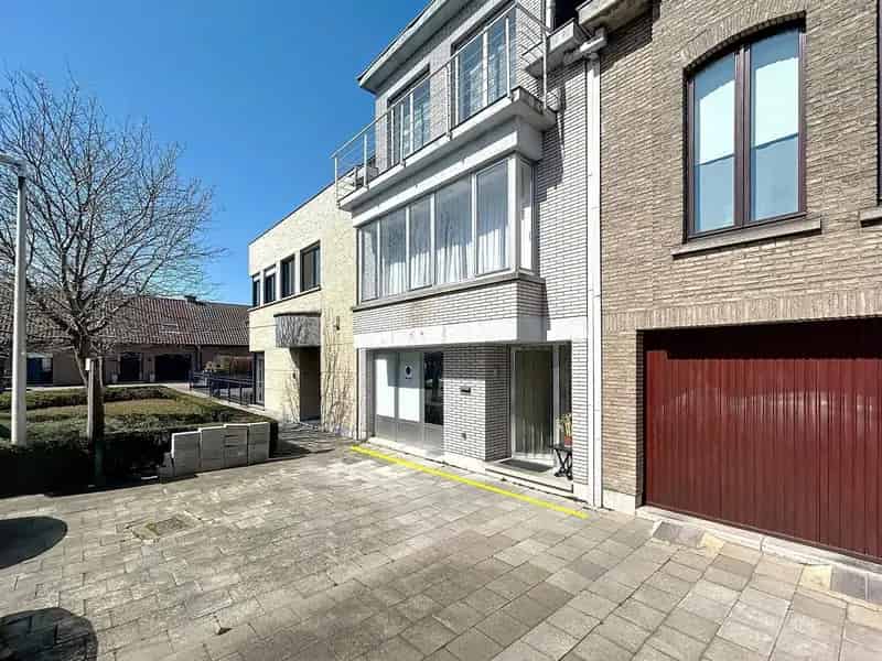 gezinswoning met 6 slaapkamers, 2 badkamers op toplocatie