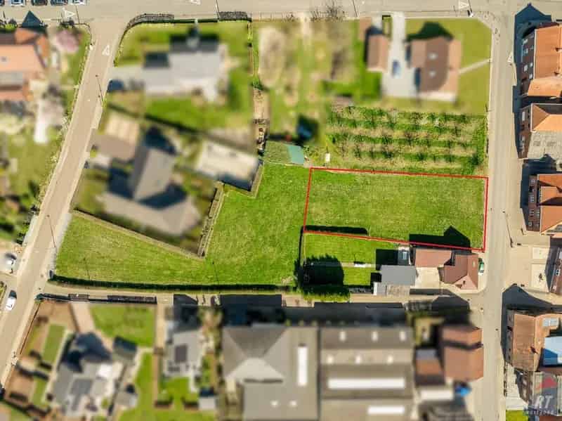 Bouwgrond voor open bebouwing in gegeerde buurt te Brustem
