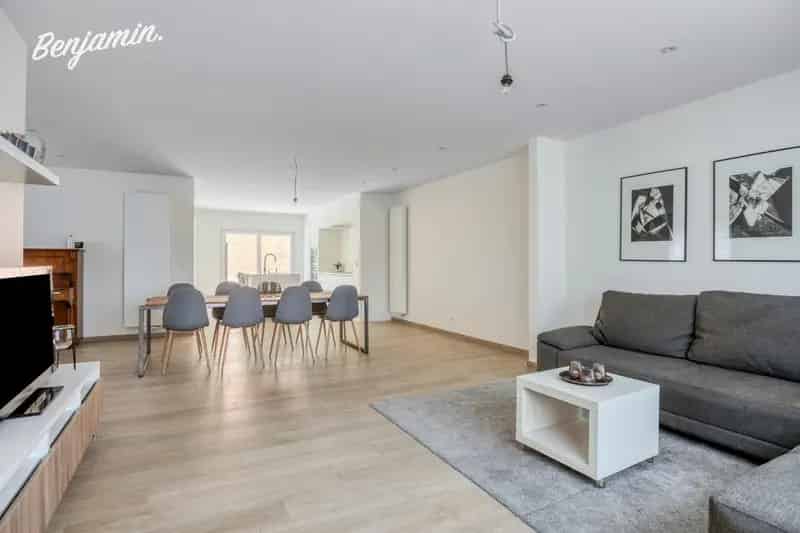Volledig gerenoveerde halfopen woning met 3 slaapkamers en zonnige tuin in Gullegem