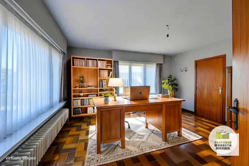 Statige villa met 3 slaapkamers en praktijkruimte met opslagplaats/atelier van 114 m2