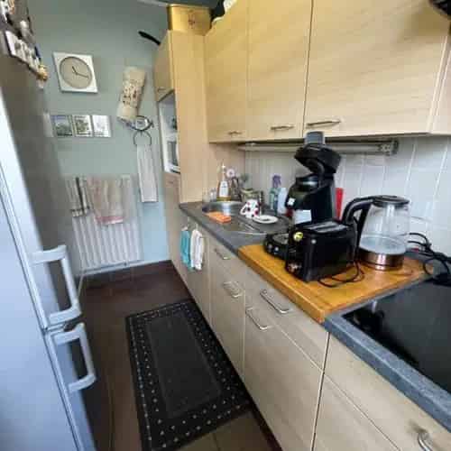 Ongemeubeld appartement met twee slaapkamers en ruime garagebox te Uitkerke. Het appartement ligt in een gebouw zonder lift.
