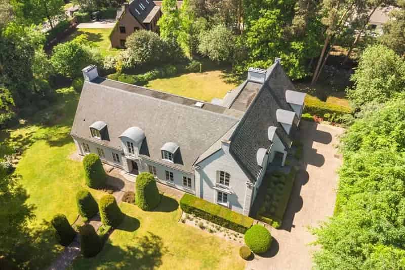 Voormalige doktersvilla met praktijkruimte in hartje Koningshof