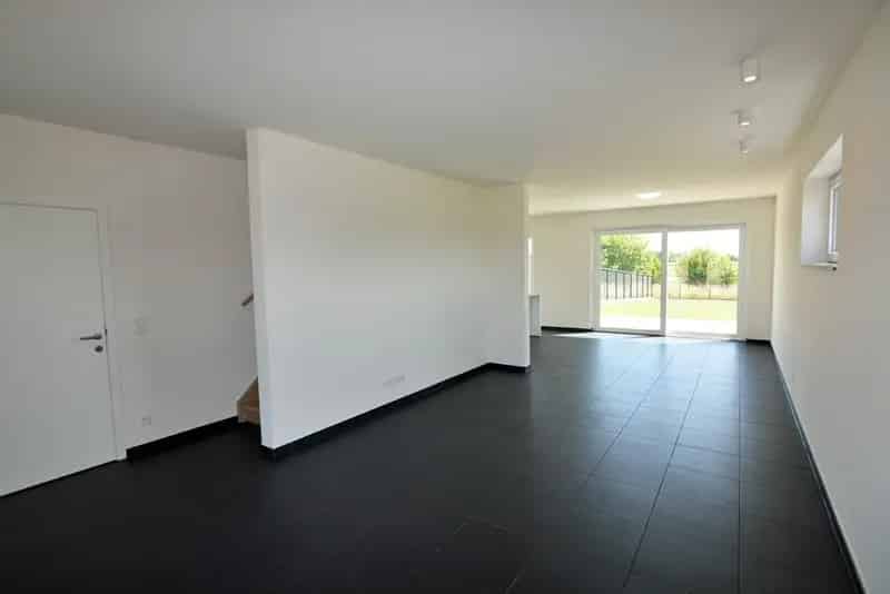 Halfvrijstaande nieuwbouwwoning met 3 slpks en dressing op perceel van 4a 88ca.