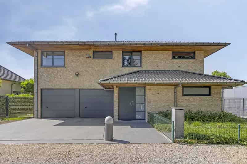 Stijlvolle instapklare villa met 4 kamers op 4a84.