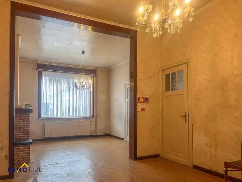 Op te knappen woning met 3 slaapkamers te Sint-Gillis!
