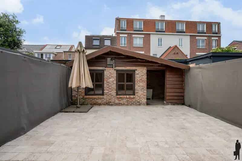 Instapklare woning met ruim terras in groene buurt nabij centrum Antwerpen