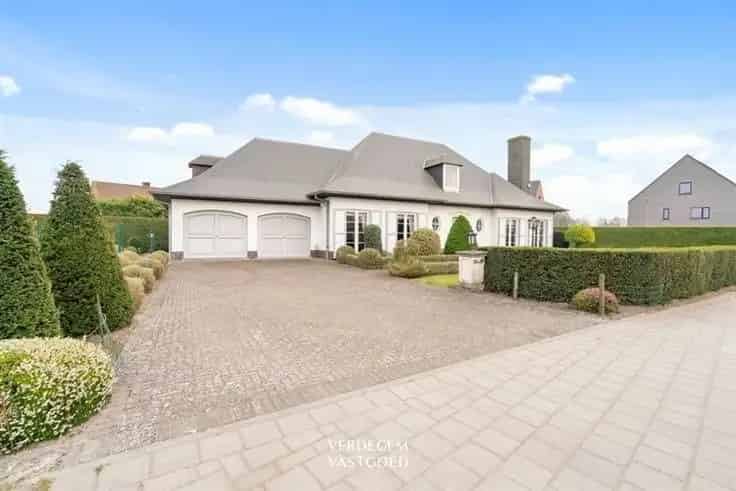Statige Villa te Koop Lokeren: 4 1 slaapkamers, Dubbele Garage