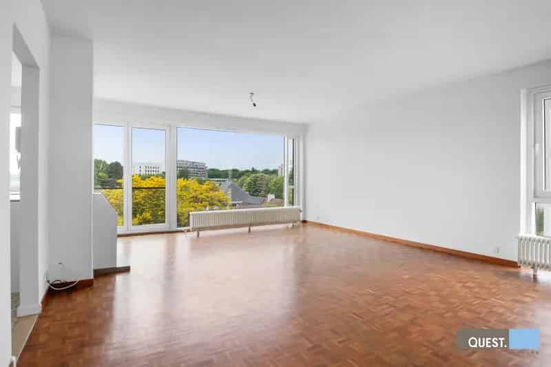 Antwerpen Zuid: Instapklaar 3 Slaapkamers Appartement met Terras en Garage