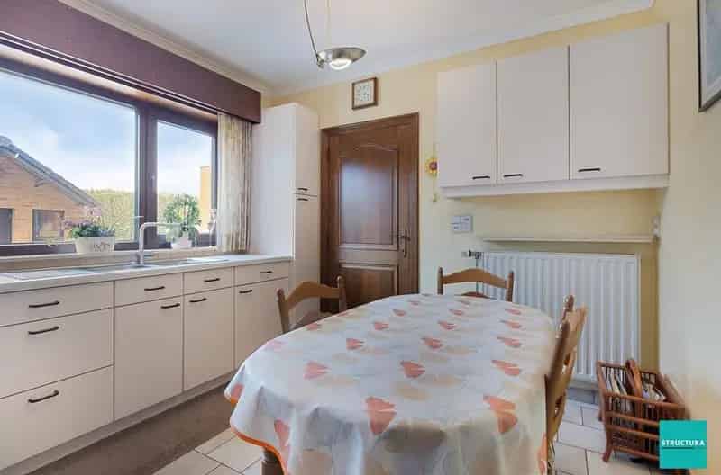 Woning met 4 kamers op terrein van 11a49ca
