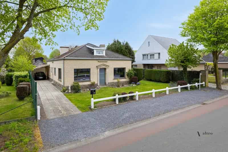 Deels gerenoveerde woning in het groene Bellem