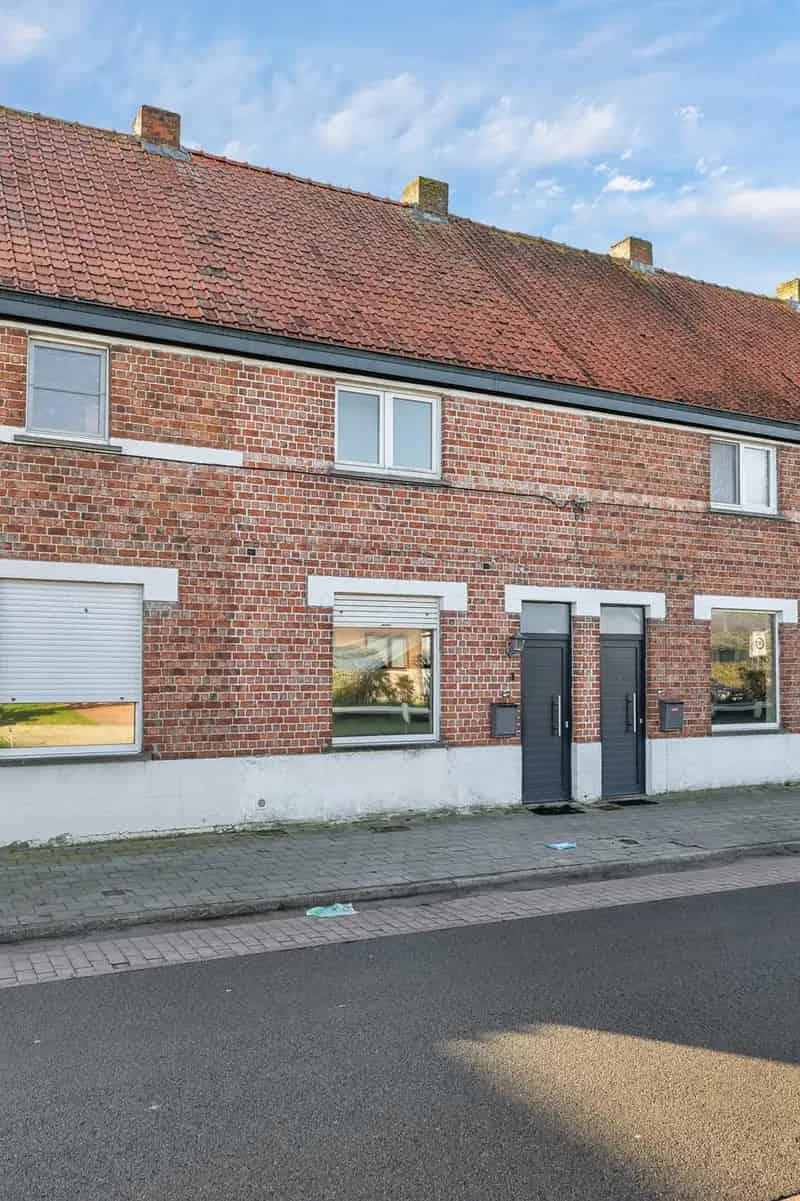 Te renoveren woning met centrale ligging in Astene/Deinze