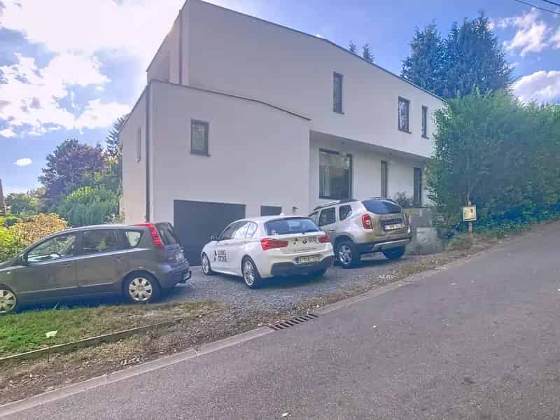 Ruime en lichtrijke villa met tuin te huur in Eizer, Overijse