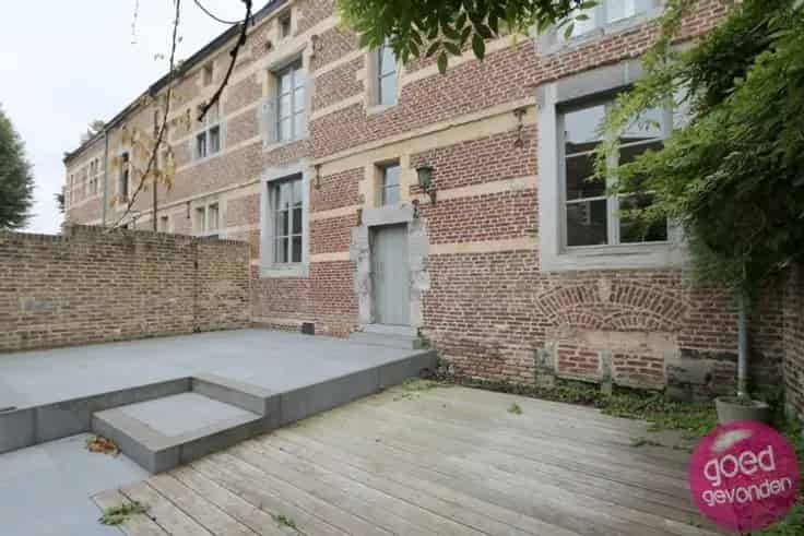 Huis Te Koop Begijnhofwoning 2 Slaapkamers Terras Gerenoveerd