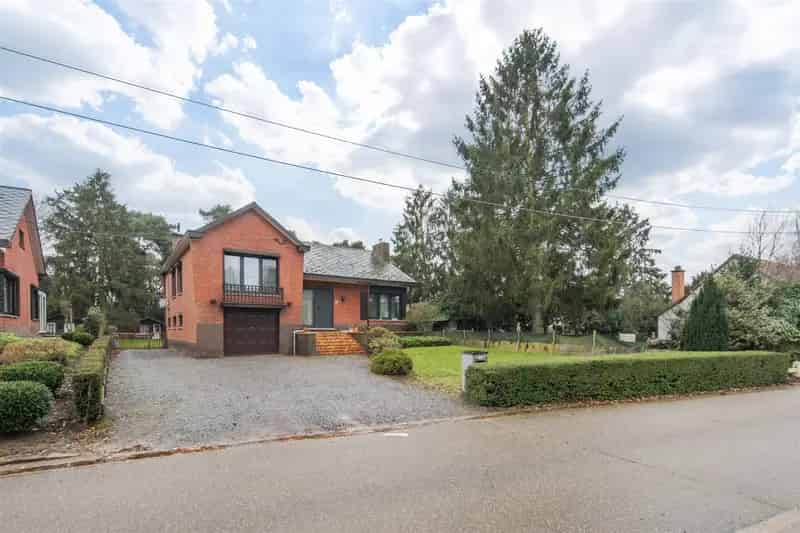Gezinswoning met 3 slaapkamers op circa 11 are