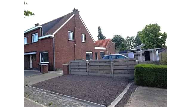 Huis te Huur: Halfopen Bebouwing met Terras en Berging