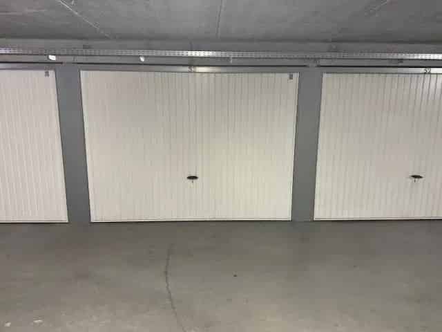 Dubbele garagebox te huur op jaarbasis