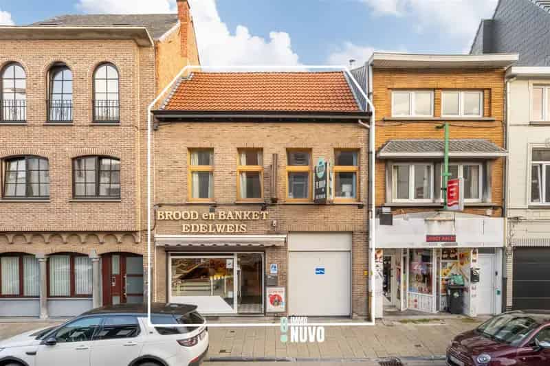Handelspand met woonst op commerciële ligging te Aalst
