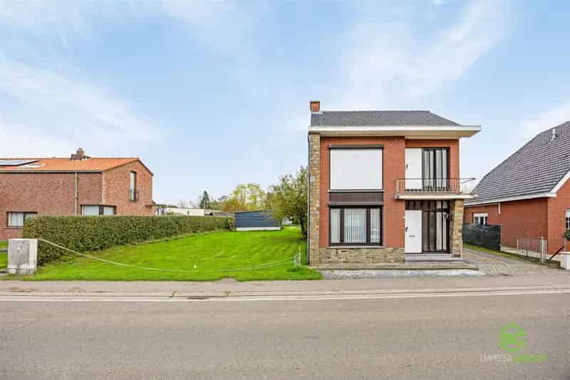 Gezinswoning + mog bouwgrond in Runkelen op 28a 20ca!