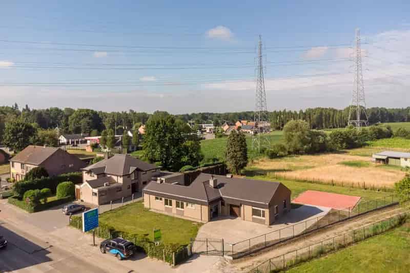 Bungalow op perceel van ca 1824m² in het groen