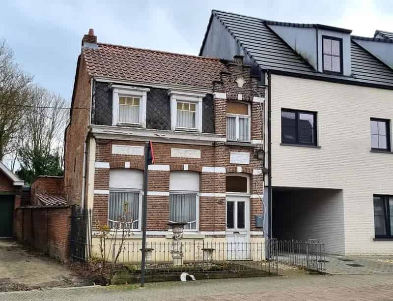Renovatieproject met bouwvergunning, gelegen te centrum Berlaar.